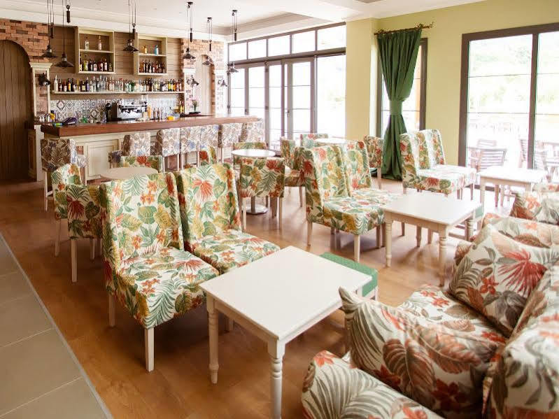 Irenes Resort Káto Loutrákion Buitenkant foto