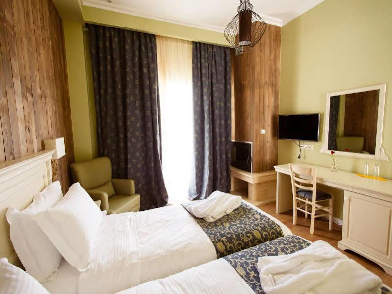 Irenes Resort Káto Loutrákion Buitenkant foto