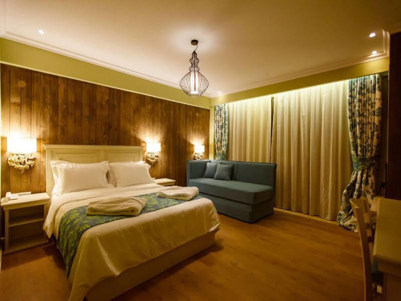 Irenes Resort Káto Loutrákion Buitenkant foto