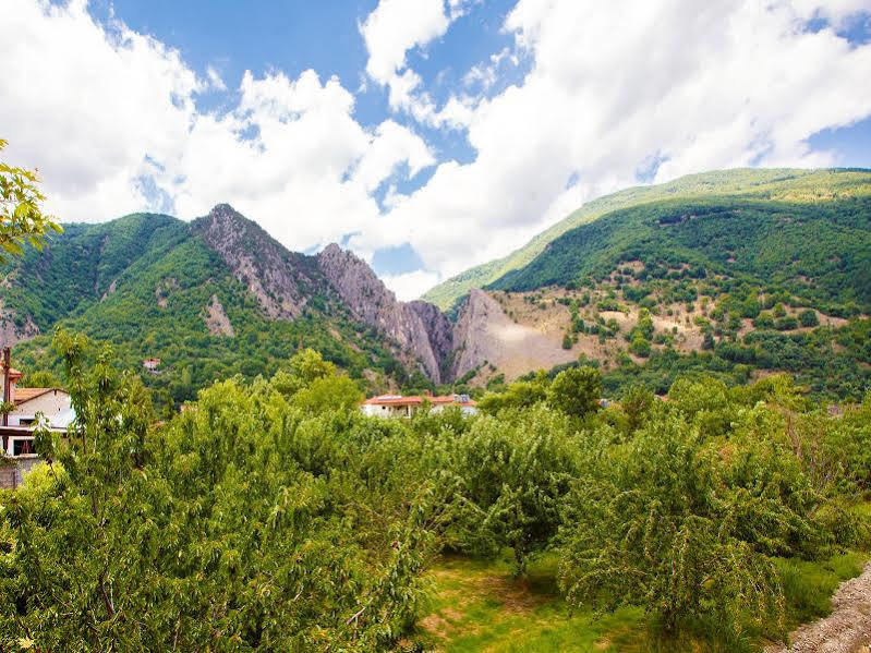Irenes Resort Káto Loutrákion Buitenkant foto