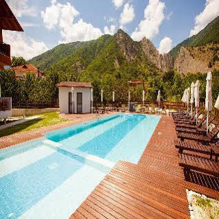 Irenes Resort Káto Loutrákion Buitenkant foto